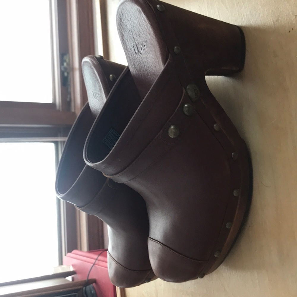 Ugg clogs